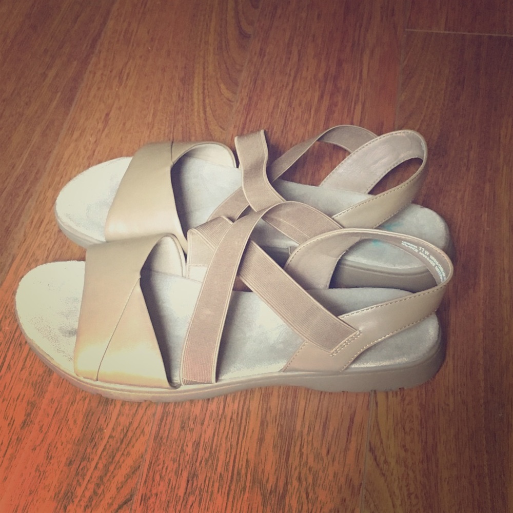 Yuu comfort sandals 11 wide